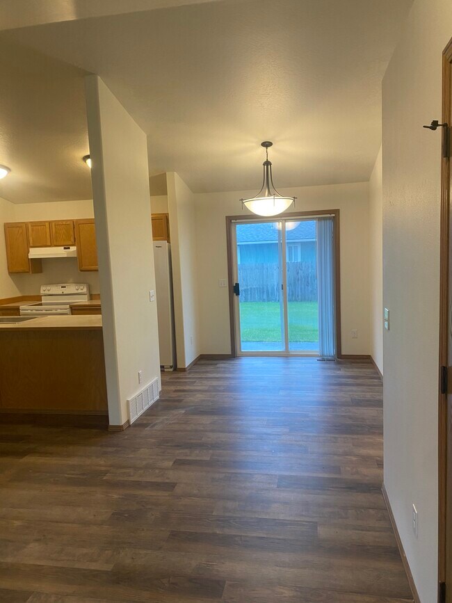 Dining Room - 80 E Ryan Dr