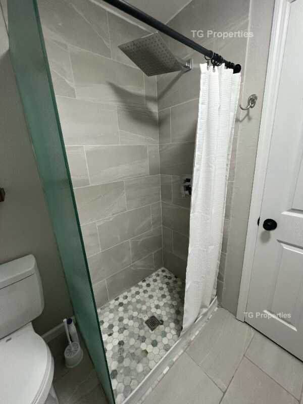 Building Photo - 1313 E Pineloch Ave