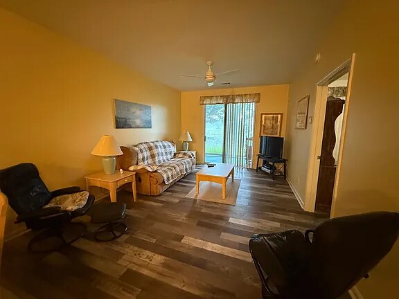 Building Photo - 472 River Oaks Dr