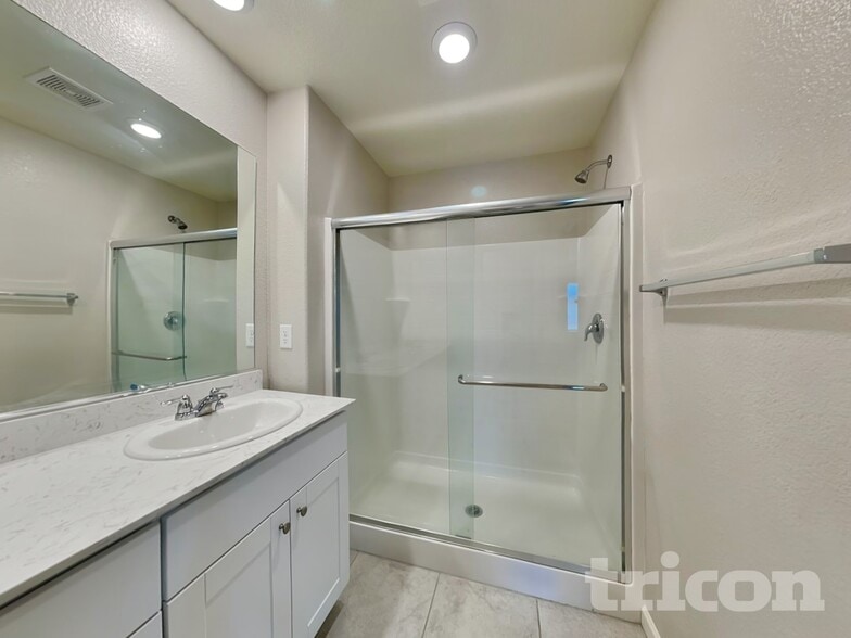 Building Photo - 8962 Wolf River Dr