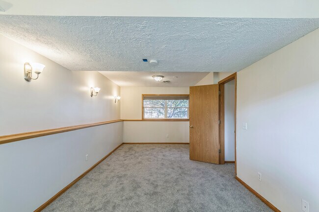 Building Photo - 1008 Oak St