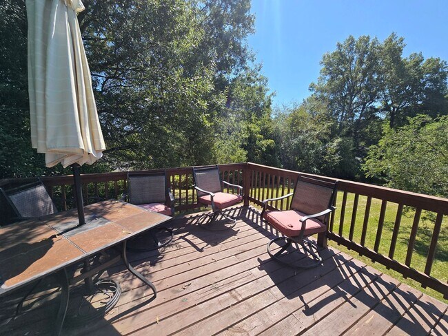 Building Photo - Downtown Greensboro Stunner – Fully Renovated!