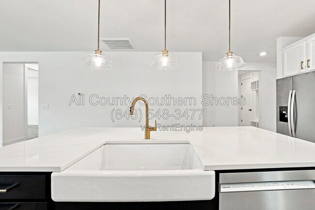 Building Photo - 3084 Claredon St
