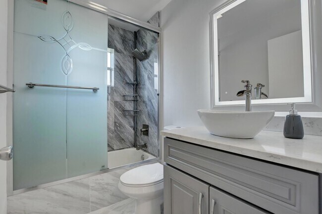 Building Photo - 988 Normandy Trail