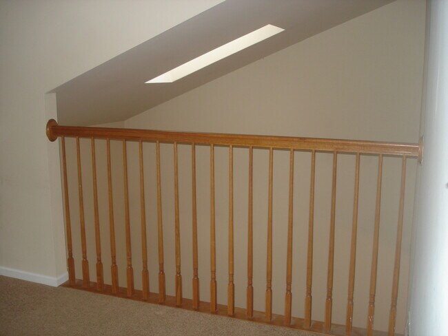 Building Photo - 727 Beaver Dr