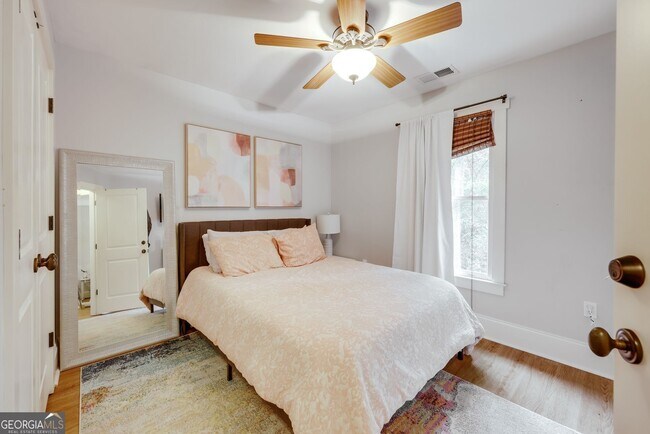 Building Photo - 139 Hillside St