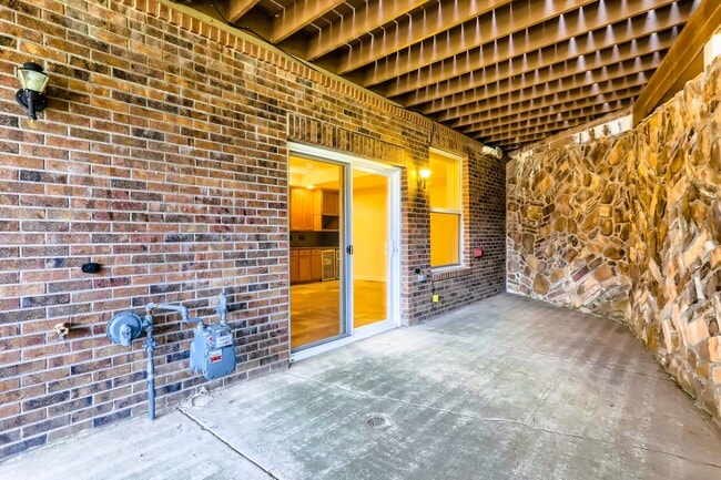 Building Photo - 736 Martin Dr