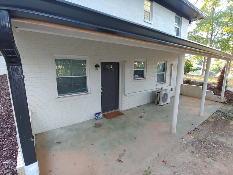 Building Photo - 115 Elm St