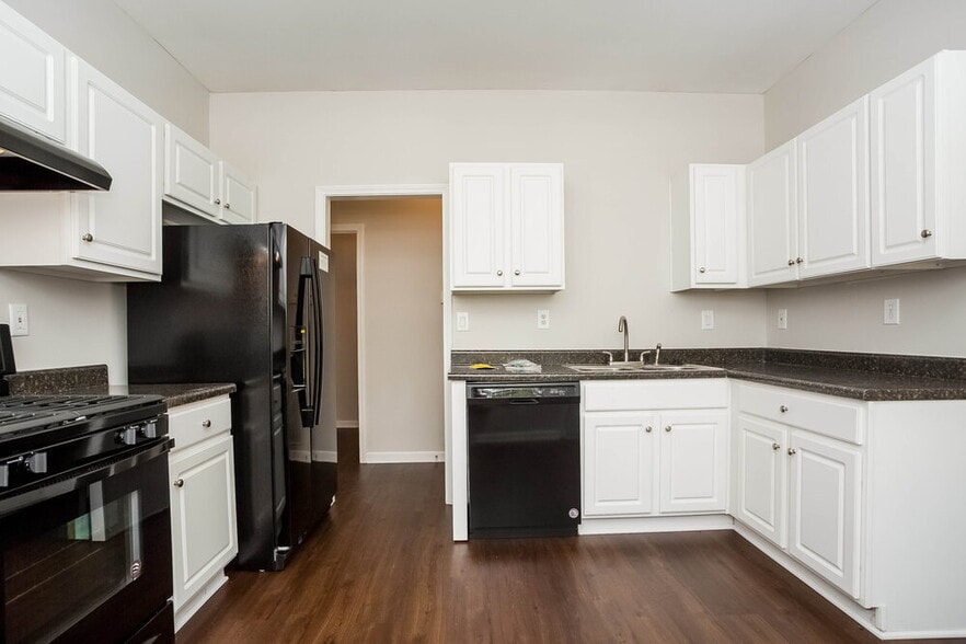 Building Photo - 5175 Yellow Pine Dr