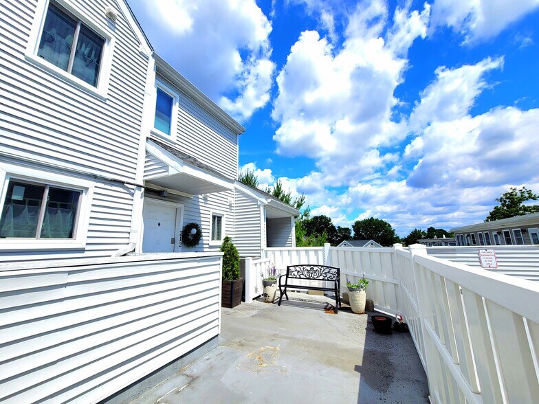 Building Photo - 391 Hyde Park Ave