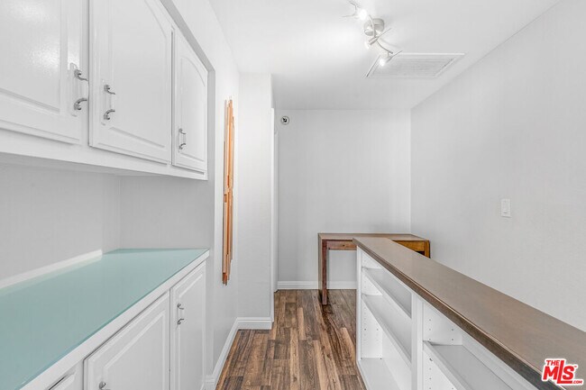 Building Photo - 4230 Whitsett Ave
