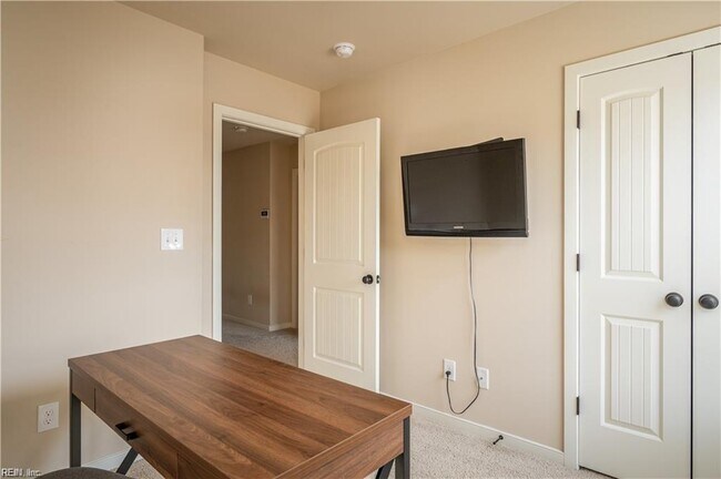 Building Photo - 225 Floridays Way