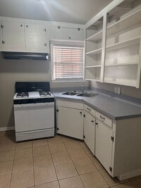 Building Photo - 1409 College St