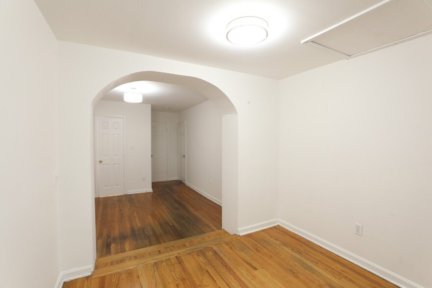 Building Photo - 1305 Orren St NE