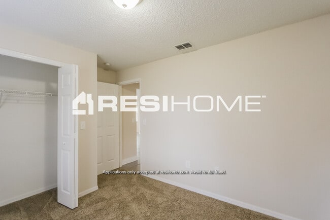Building Photo - 8000 Glenridge Loop W