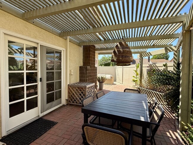Building Photo - Gorgeous Two Bedroom Home in San Luis Rey