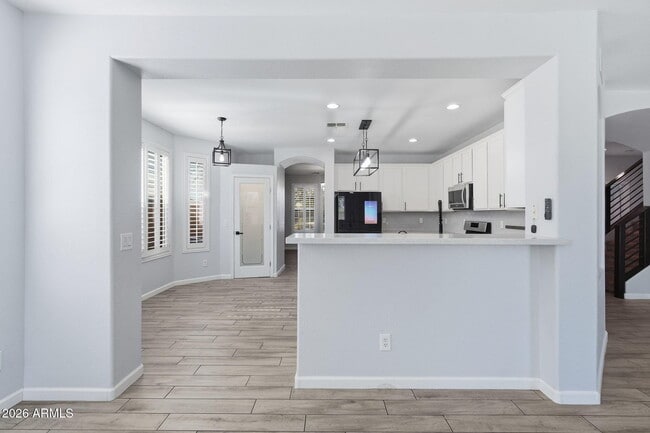 Building Photo - 11402 W Alvarado Rd