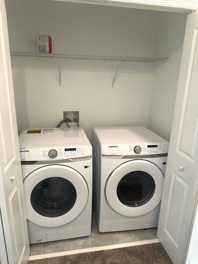 Building Photo - Champions Pointe 3 bed 2.5 bath Town home ...