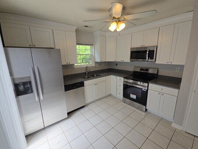 Building Photo - 5360 Chatham Hall Dr