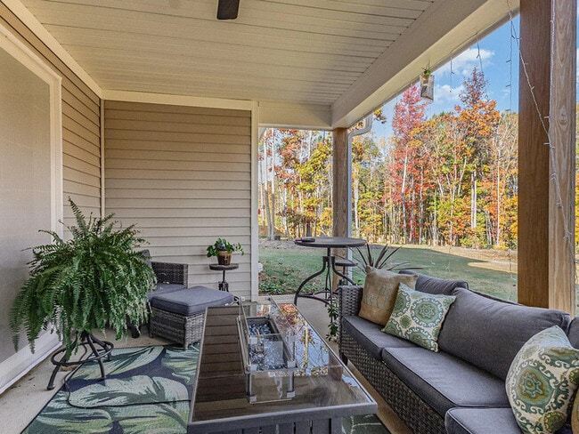 Building Photo - 300 W Amber Oak Dr