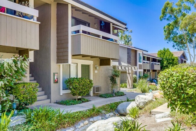 Building Photo - 323 Streamwood-