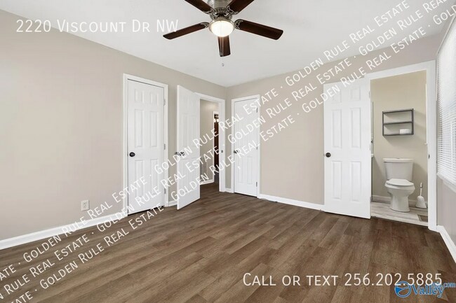 Building Photo - 2220 Viscount Dr NW