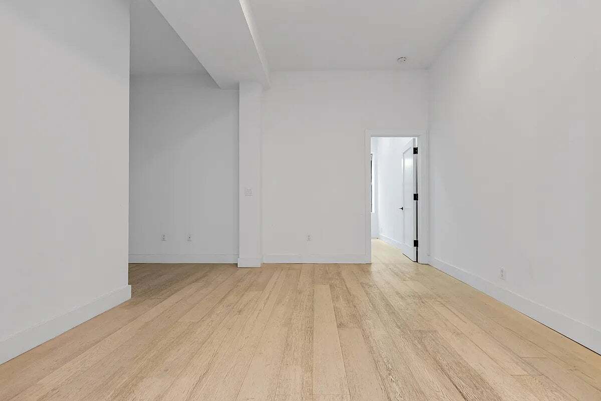 Building Photo - 245 Eldridge St