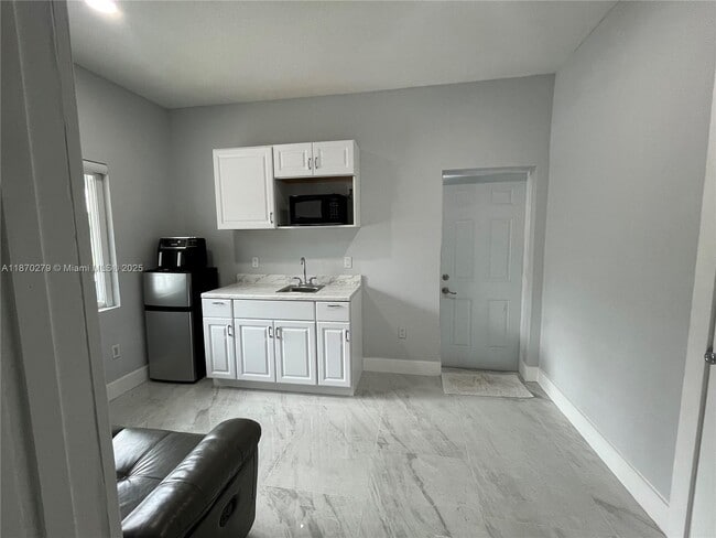 Primary Photo - 6803 SW 158th Ave
