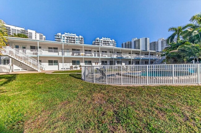 Building Photo - 2815 NE 33rd Ave