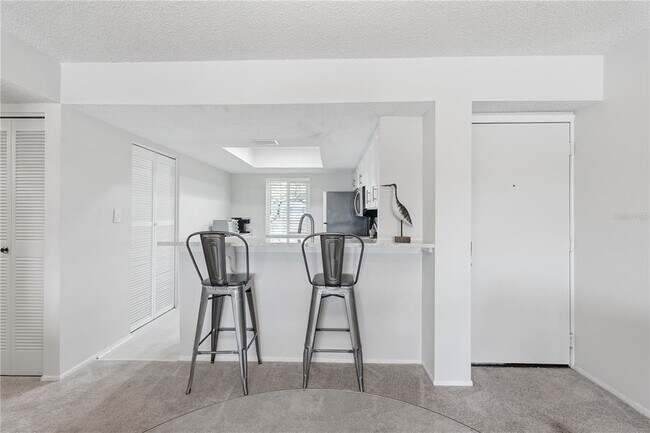 Building Photo - 240 Cypress Ln