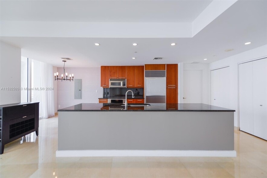 Building Photo - 901 Brickell Key