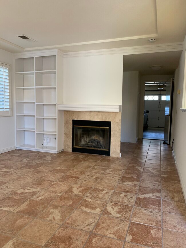 Building Photo - 652 Summer View Cir