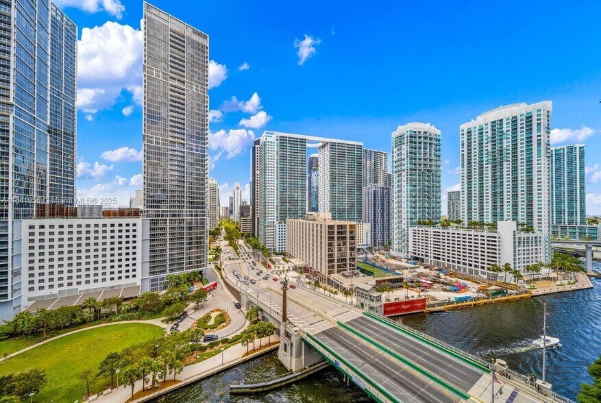 Building Photo - 200 Biscayne Boulevard Way