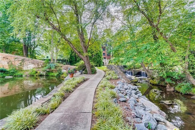 Building Photo - 24101 Plantation Dr NE