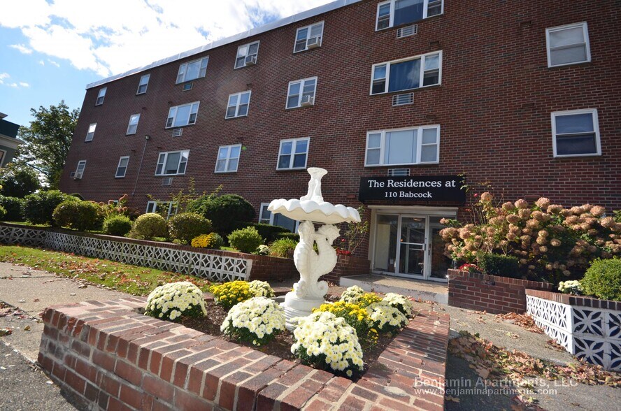 Building Photo - 94 Babcock St