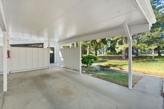 Building Photo - Updated 3-Bedroom End-Unit Townhome in Scotch Pines Condos
