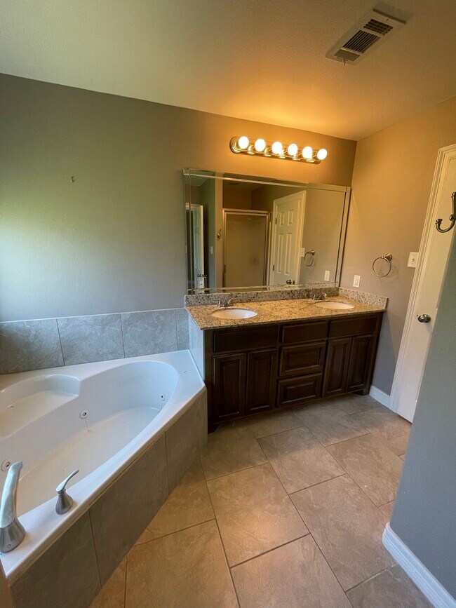 Building Photo - 6122 Stoney Brook Dr