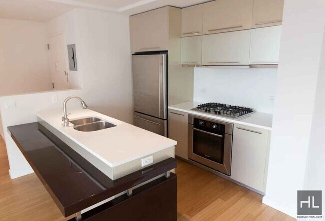 Building Photo - QUEENS PLAZA NORTH