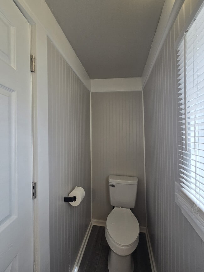 Building Photo - 250 Millwood N