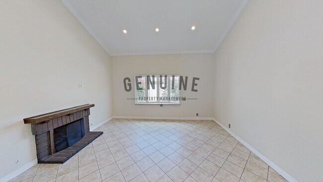 Building Photo - Spacious and Nicely Updated House With Gre...
