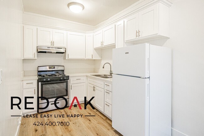 Building Photo - 861 Fedora St