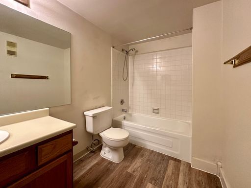 Building Photo - Lovely 1 Bedroom, 1 Bathroom Lakewood Condo! Community POOL!!!