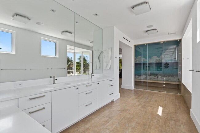 Building Photo - 500 Isle of Capri Dr