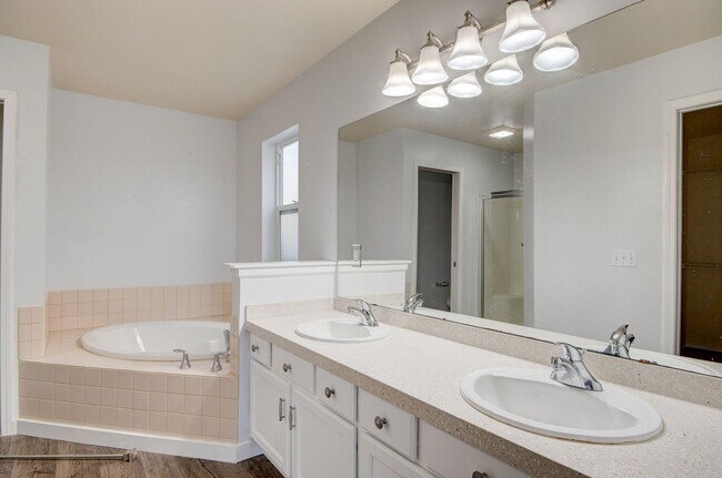 Building Photo - 5-Bedroom Home with Primary Bedroom on Main Floor