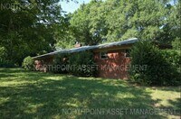 Building Photo - Spacious 4-bedroom, 2-bath home