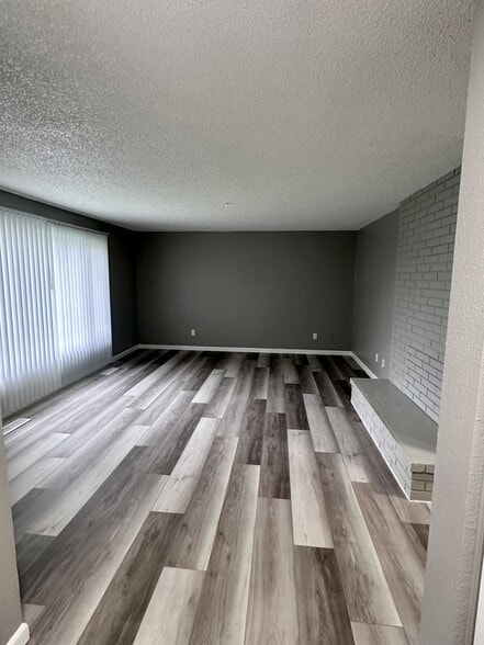 Building Photo - 1707 W 6th Ave