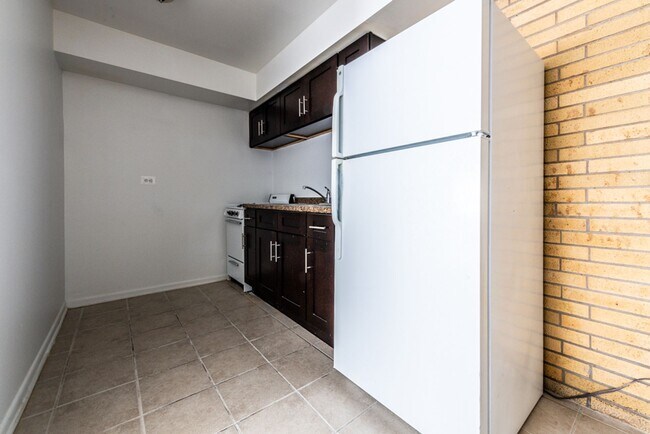 Building Photo - 8515 S Green St