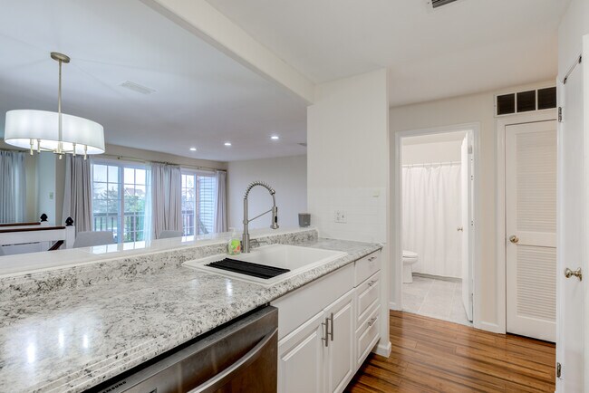 Building Photo - 421 Wendover Dr