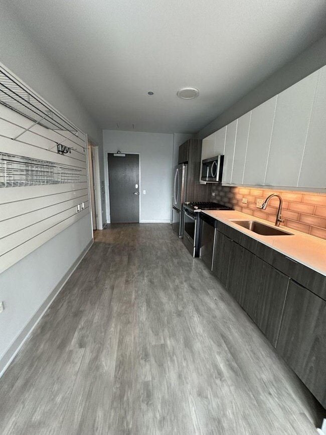 Building Photo - 0 bedroom in Chicago IL 60613