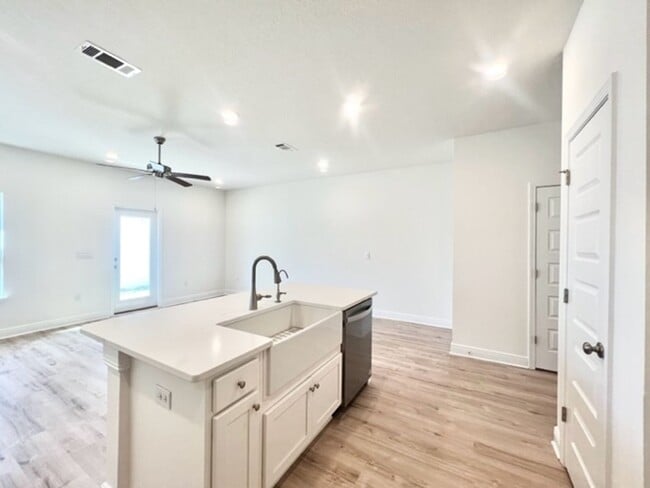 Building Photo - 22 Redbird Lp